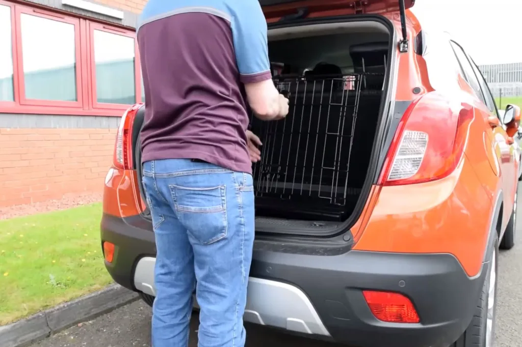 how to secure dog crate in car boot